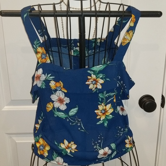 The Room ☀️🏵️🌼Summery floral Off Shoulder blouse 🌼🏵️☀️ - Picture 3 of 4